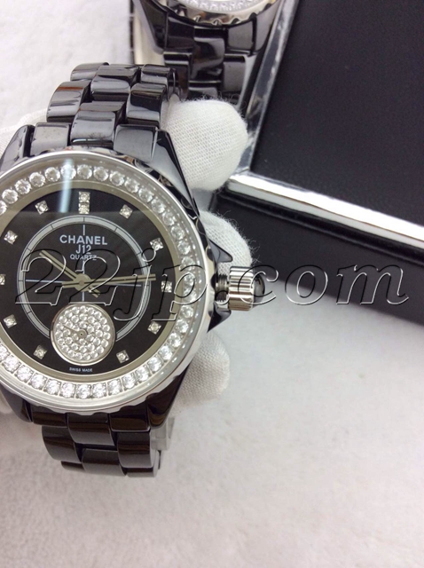 シャネル時計背面デザイン